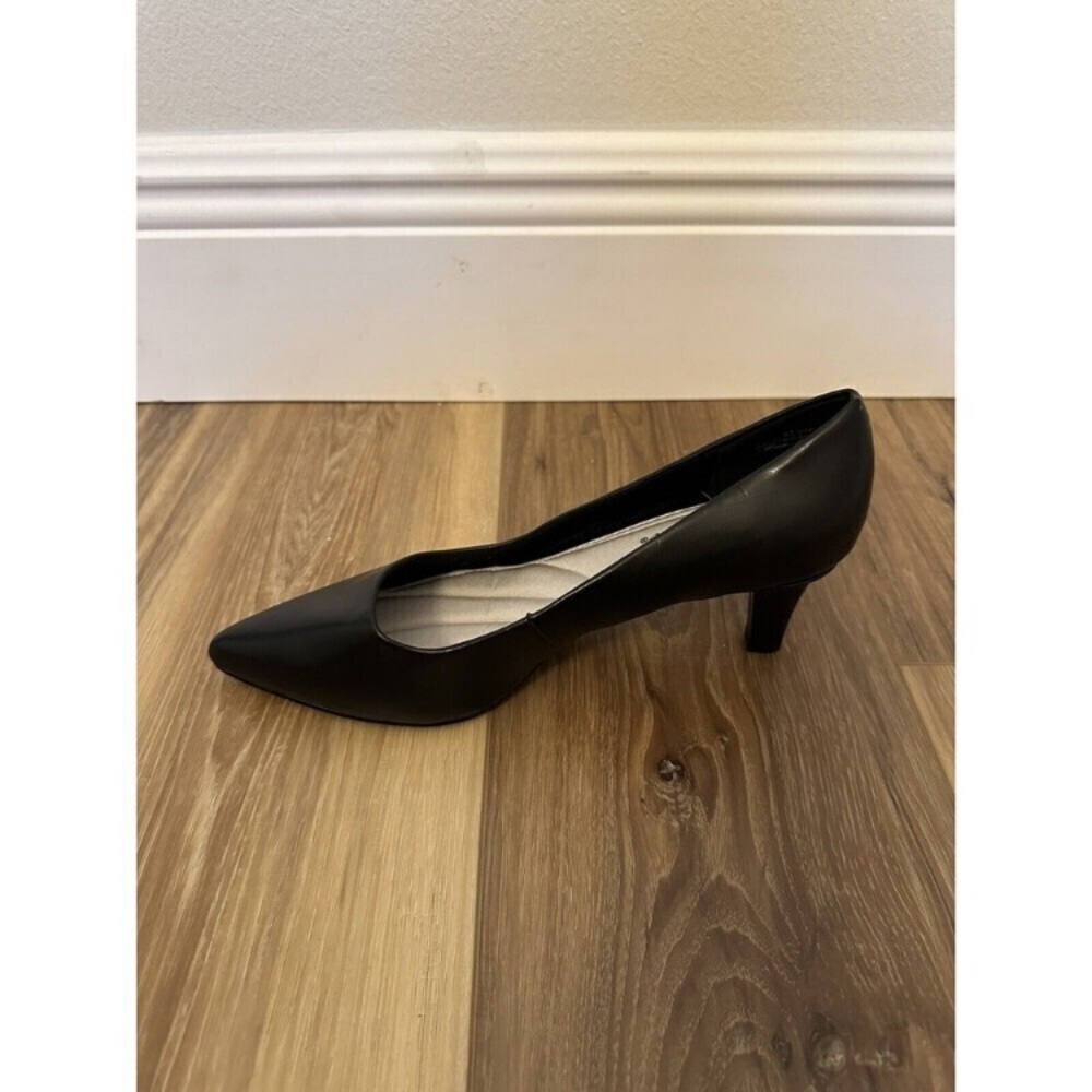 Black Pumps - Picture 7 of 10